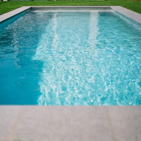 Luxurious 2br With Pool And Parking Apartment *