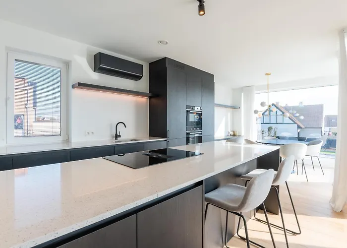 Luxurious 2br With Pool And Parking *