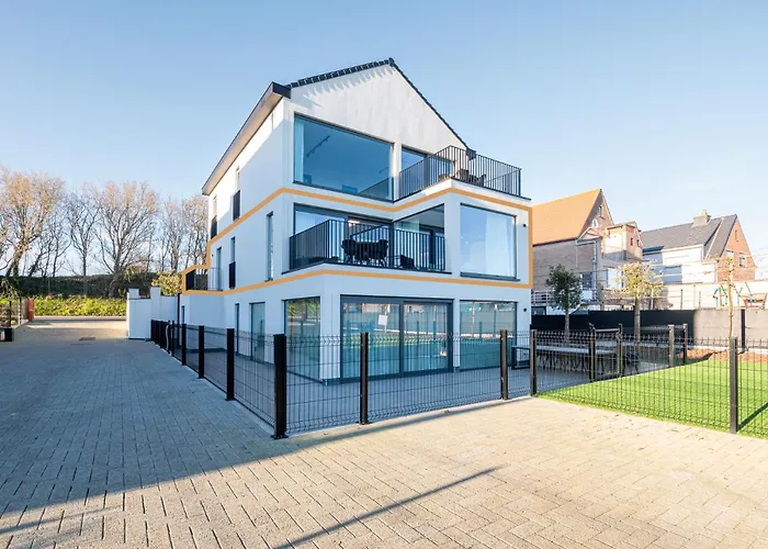 Luxurious 2br With Pool And Parking *