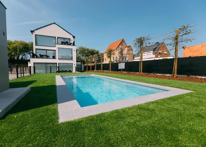 Luxurious 2br With Pool And Parking *