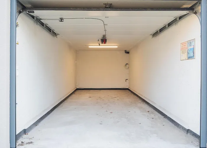 Luxurious 2br With Pool And Parking Apartment *